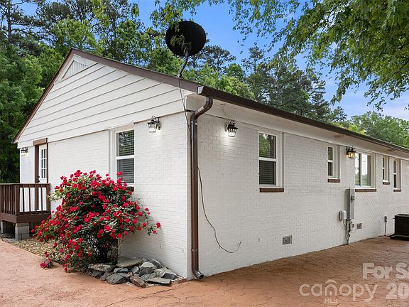 5th image of 2123 Pinedell Ave