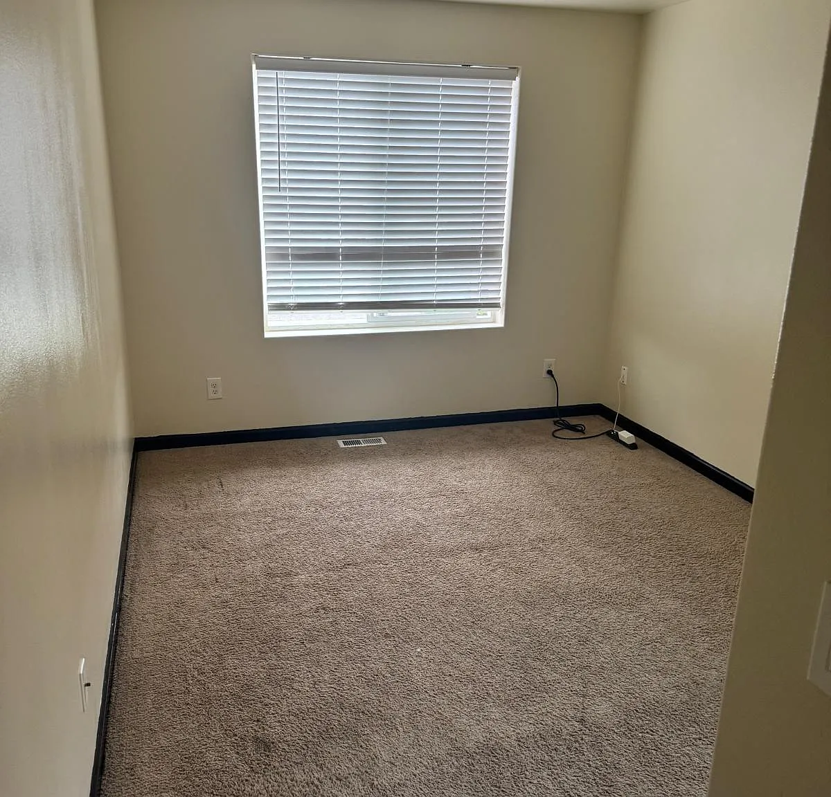 3 bed, 2.5 bath, 1906 sqft, $3,200 — Photo 2