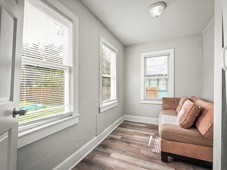 256 Vernis Ave — Photo 19