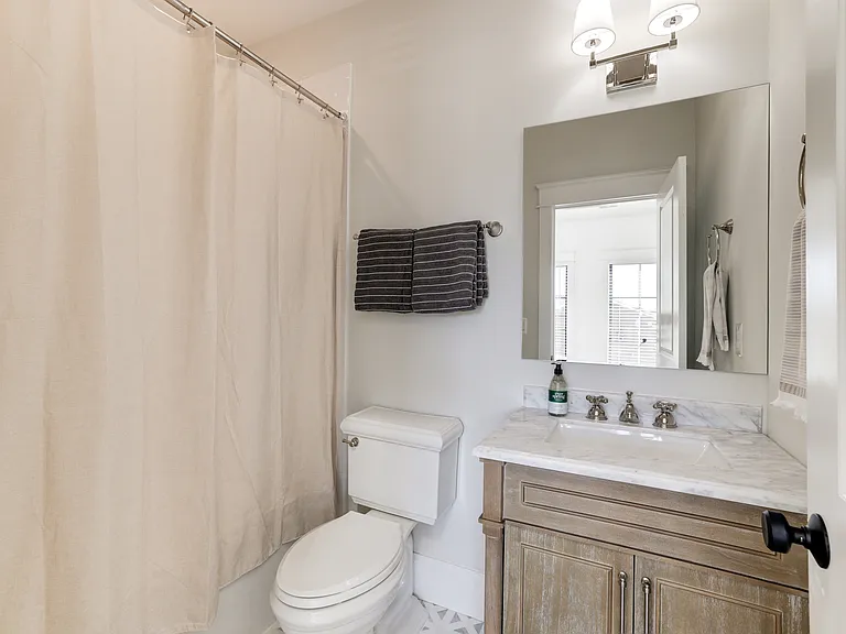 1415 Princess St — Photo 37