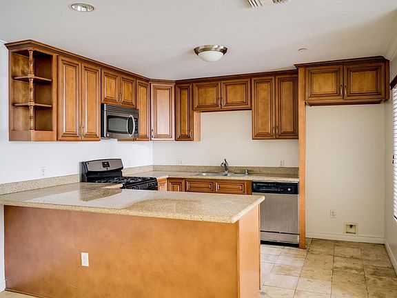 4th image of 5264 Satsuma Ave Unit 13