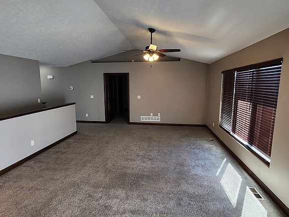 4th image of 3755 Monarch Ave