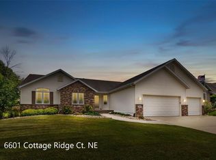 6601 Cottage Ridge Ct NE, Cedar Rapids, IA 52411