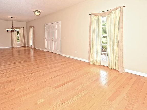 4th image of 640 W Palm Valley Dr