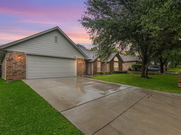 6849 Rolling Ridge Dr, North Richland Hills, TX 76182