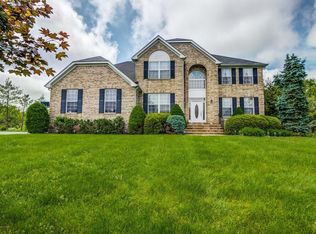 29 Stevenson Dr, Marlboro, NJ 07746