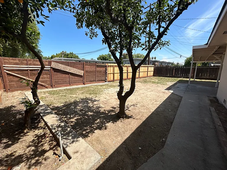 1404 Grape Ave — Photo 14