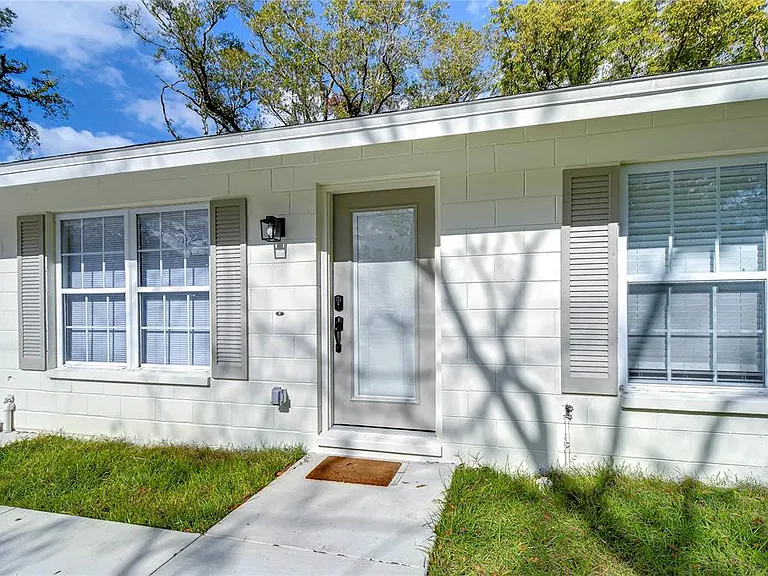 1205 W Hollywood St — Photo 2
