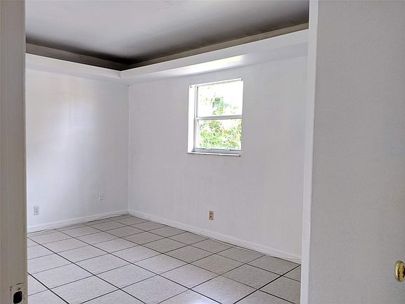 5th image of 5050 SW 40th Ave #4