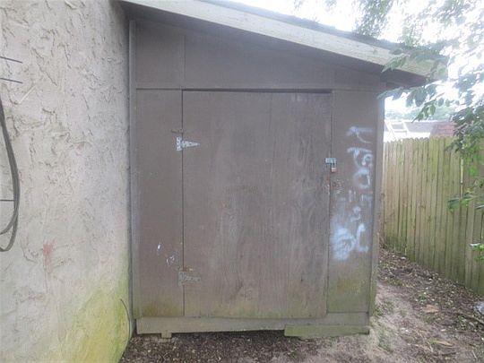 3rd image of 829 Esconditas Pl