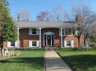 102 Chaucer Rd, Charlottesville, VA 22901