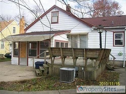 3rd image of 2033 Rowe Ave NE