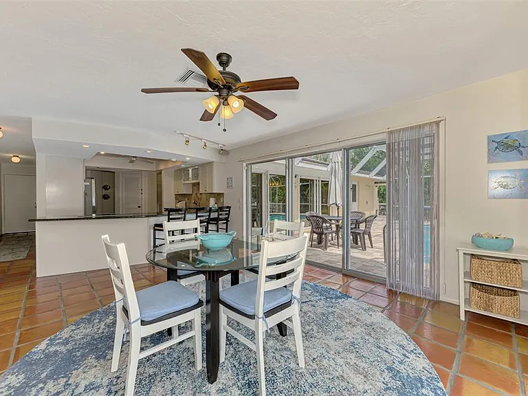 4946 Commonwealth Dr — Photo 29