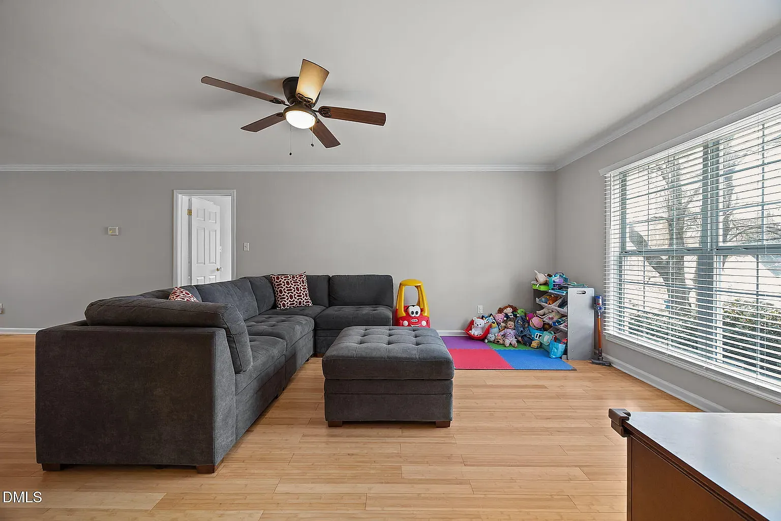 3 bed, 1387 sqft, $800 — Photo 4