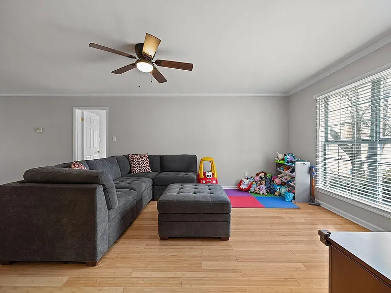 113 Fieldspring Ln — Photo 4