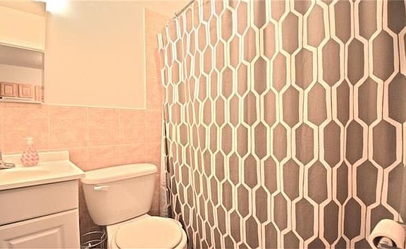 5th image of 447 W 47th St APT 6