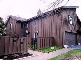 7436 Millrace Ln, Sagamore Hills, OH 44067