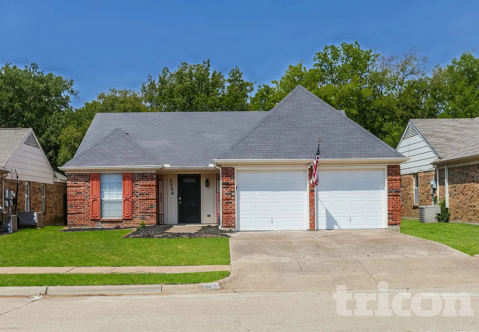5526 Yaupon Drive Arlington TX — Photo 1