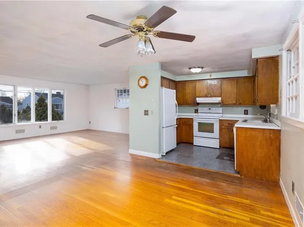 51 Winthrop Rd, Warwick, RI 02888