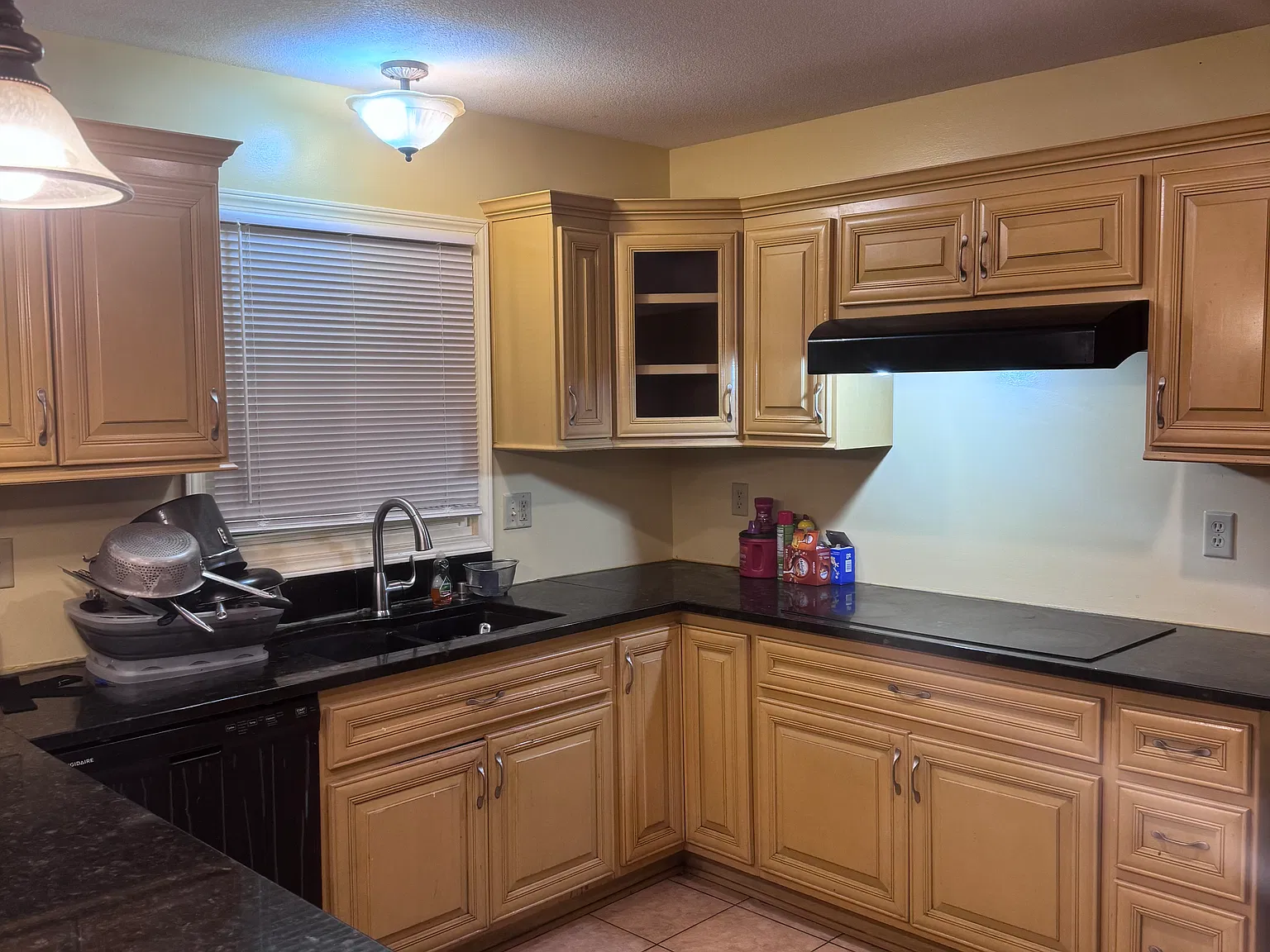 5 bed, 3624 sqft, $2,500 — Photo 3