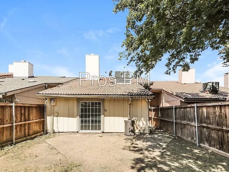 9512 Amberton Pkwy — Photo 18