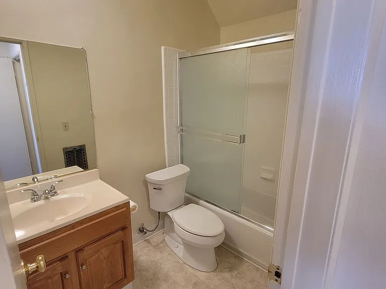 37 unit building close to CSUN! — Photo 19