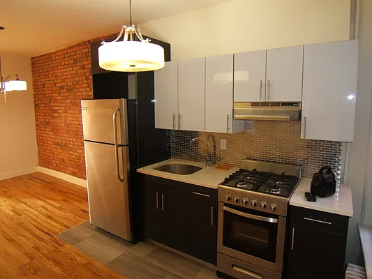 Rented by Joel Weisz, LREB | media 4