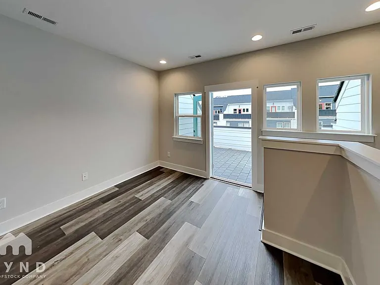 586 W End Dr — Photo 18