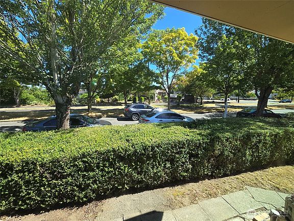 2nd image of 8907 Beacon Avenue S