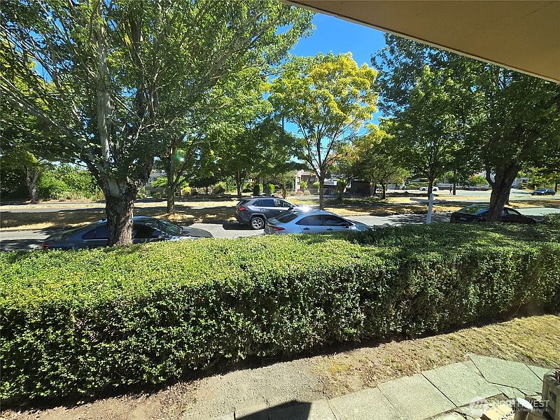 2nd image of 8907 Beacon Avenue S