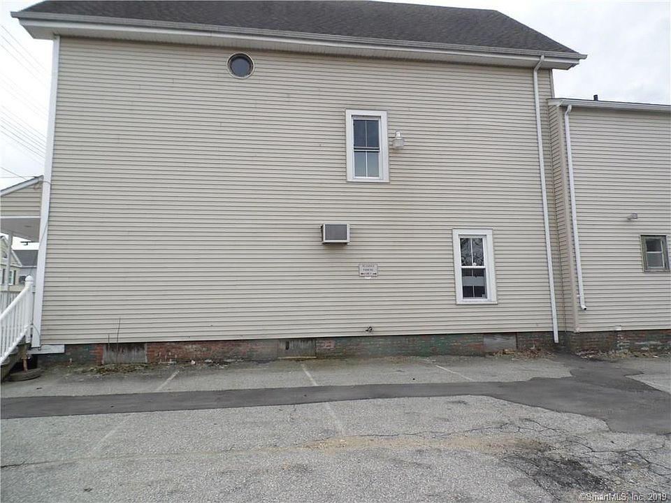 2nd image of 488 N Main St
