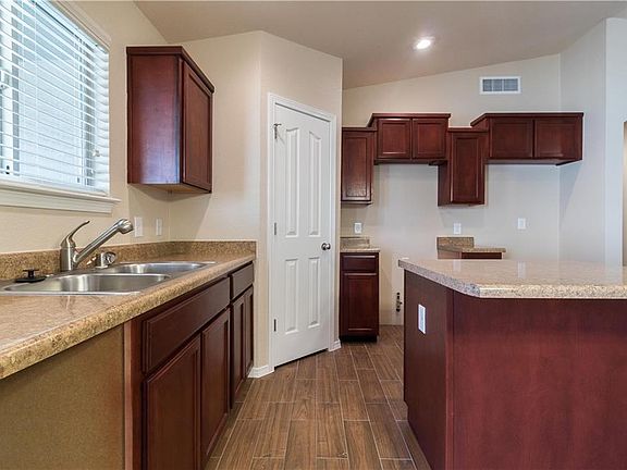 4th image of 5913 Beechwood St