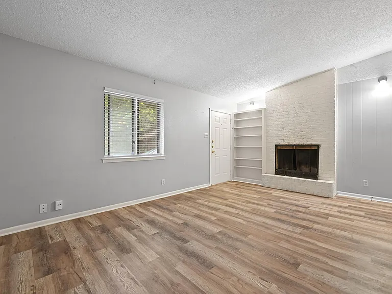 8910 Little Walnut Pkwy #A — Photo 9
