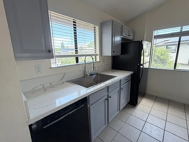 3 bed, 2278 sqft, $5,500 — Photo 4