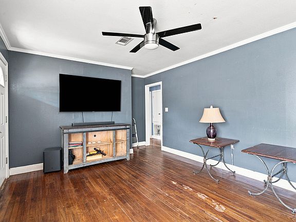 4th image of 210 Smith St