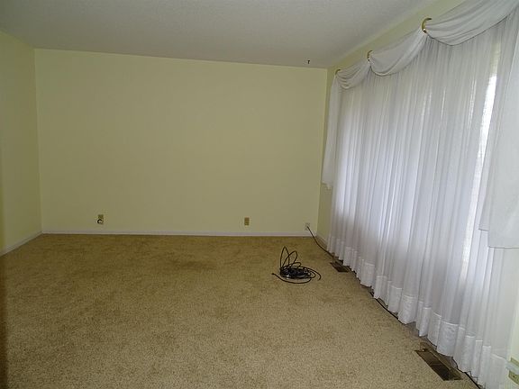 3rd image of 3907 N Oakwood Ave