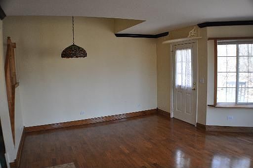 2nd image of 260 W Whispering Oaks Ln
