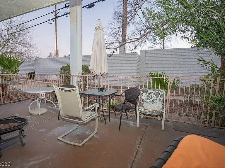 2451 Domingo St — Photo 20