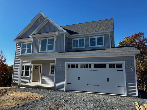 7 Naples Ct, Troy, NY 12180
