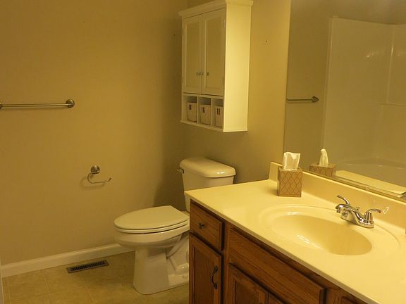 2nd image of 420 Redwood Way