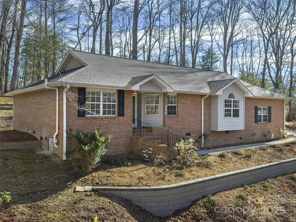 309 Derby Ln, Hendersonville, NC 28739