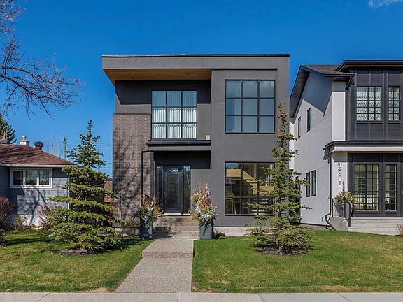 2nd image of 4407 E 17th St SW