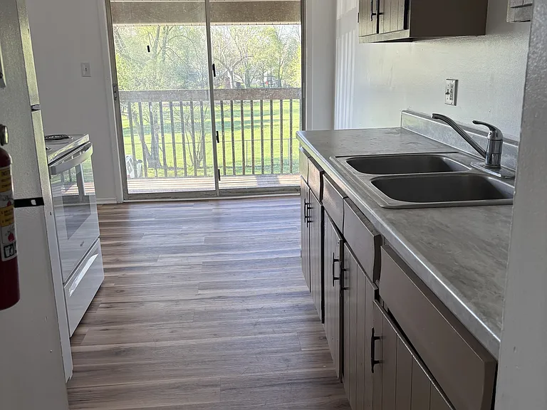 744 E Michigan Ave — Photo 15