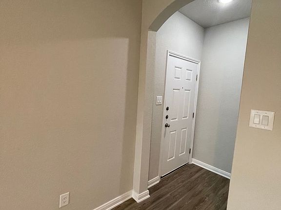 4th image of 459 Emma Dr