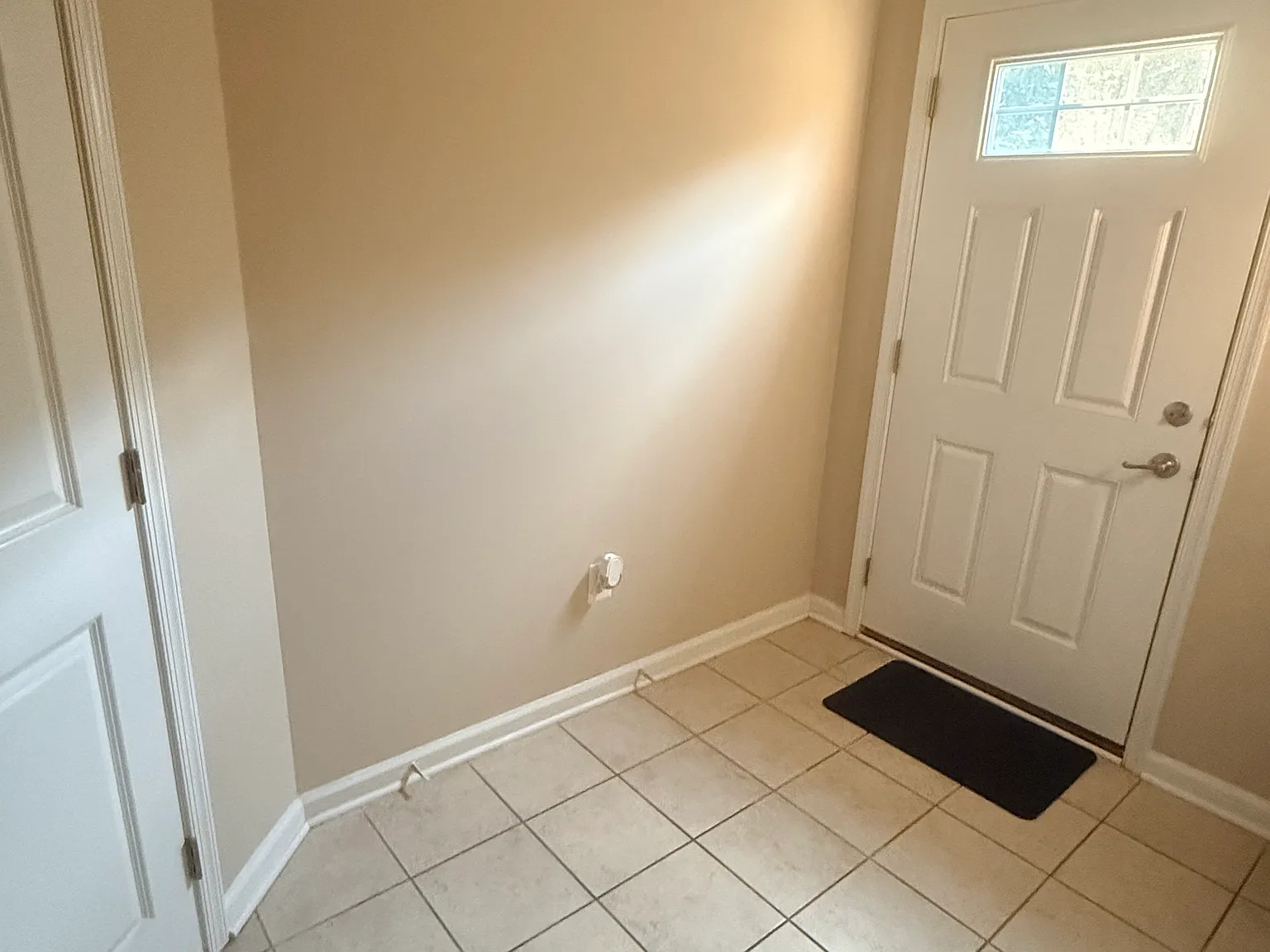 4 bed, 2000 sqft, $1,050 — Photo 2