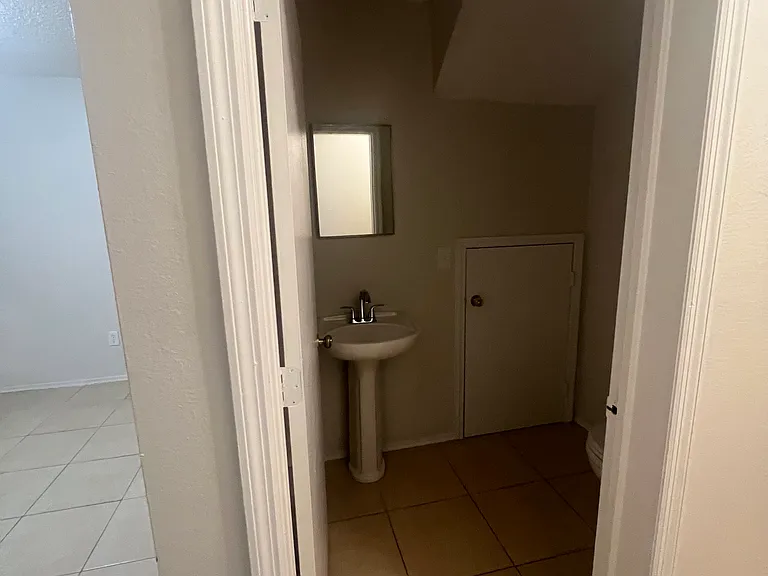 1663 Fluorshire Dr — Photo 3