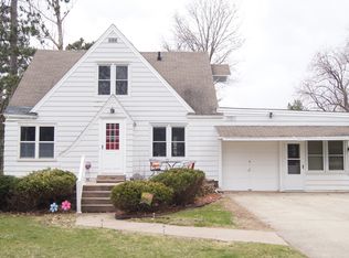 N4667 School St, New London, WI 54961