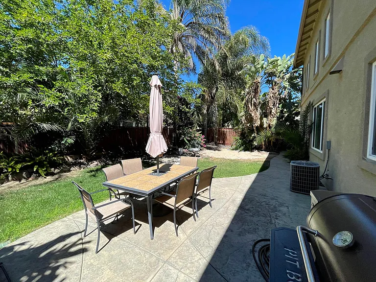 941 Mericrest St — Photo 3