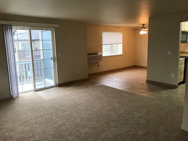 Regency Court — Photo 5