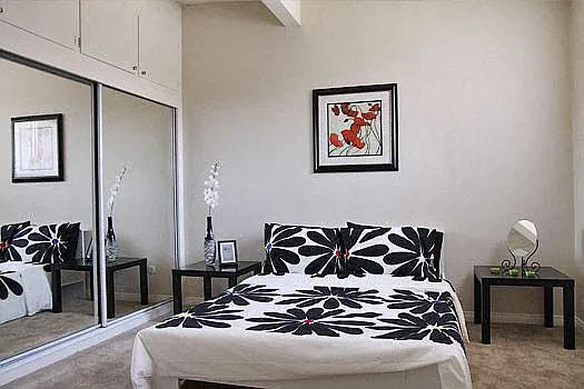 Oak Knoll Apartments — Photo 7